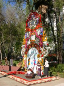 All along Mexico City's Paseo de la Reforma, displays such as this fill the street during the Christmas holidays. © Edythe Anstey Hanen, 2012