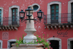 These old fashioned streetlamps are a common sight in Zacatecas and such a distinguishing feature of the city that copies are made and sold in gift shops throughout the area.