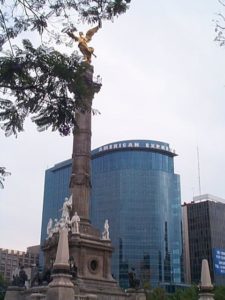 The Monumento a la Independencia is the second circle from the park.