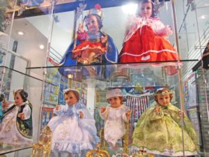 Baby Jesus figures dressed in a variety of styles to celebrate Candlemas in Mexico © Tara Lowry, 2014