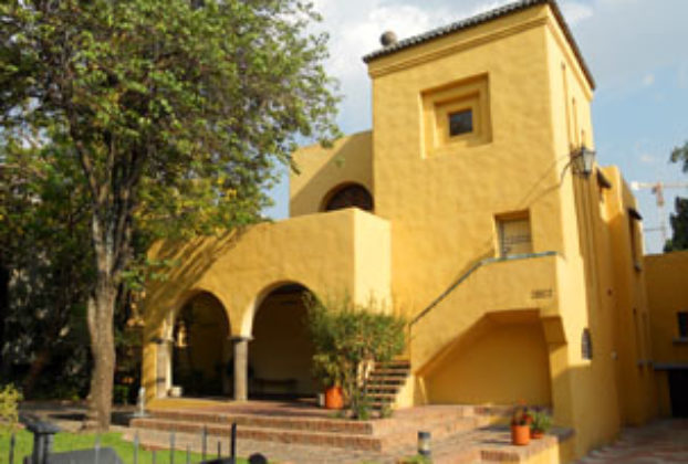 A home in Guadalajara's Colonia Americana. This architectural style was popular in Mexican cities during the 1920s and 1930s. © Sergio Wheeler, 2012