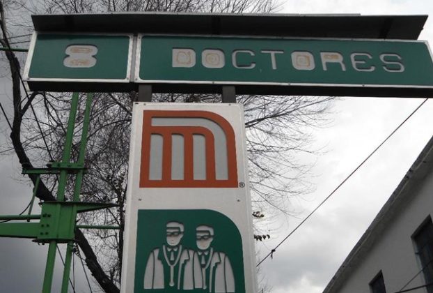 A metro station sign at the stop in Mexico City's Colonia Los Doctores © Peter W. Davies, 2013