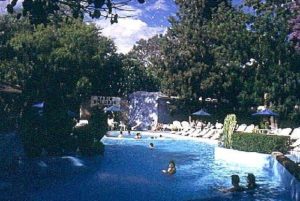 Hotel El Relox The main outdoor pool and whirlpool at Hotel El Relox in Tequisquiapan, Queretaro.Photography & Annotations by Bob Brooke © 2001