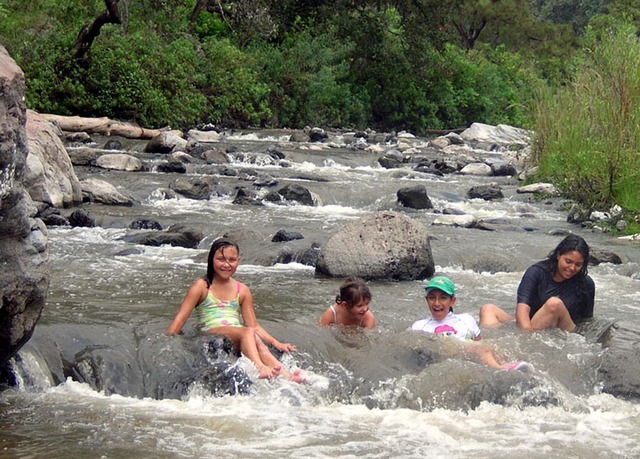 A pool of cold water in Mexico's El Río Zarco. © John Pint, 2014