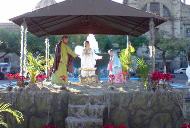 A nativity scene represents the first Christmas in one of Guadalajara's four main plazas. © Daniel Wheeler 2009