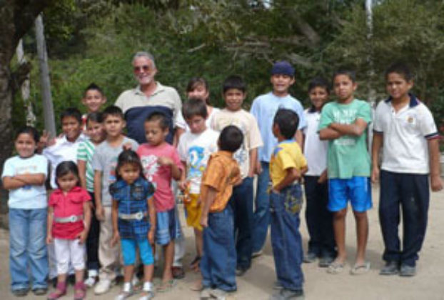 Edd Bissell and students at Mexico's San Quintin school © Edd Bissell, 2010