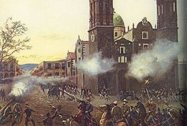 As the battle rages, General Porfirio Díaz leads his cavalry against the French.