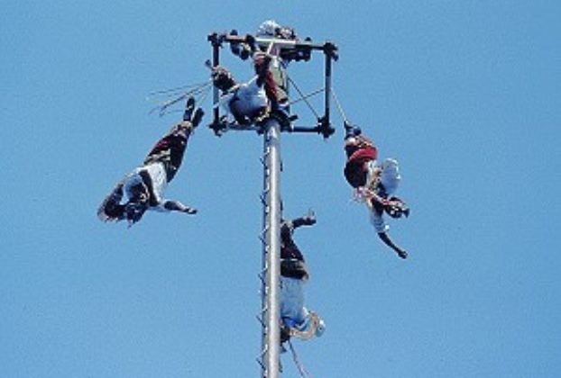 Danza de los Voladores © Tony Burton