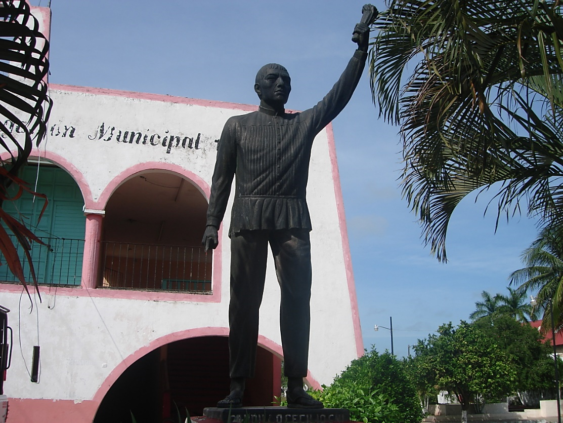 Statue of Cecilio Chi in Tepich. Credit: luispeniche. CC BY SA 3.0 Unported.