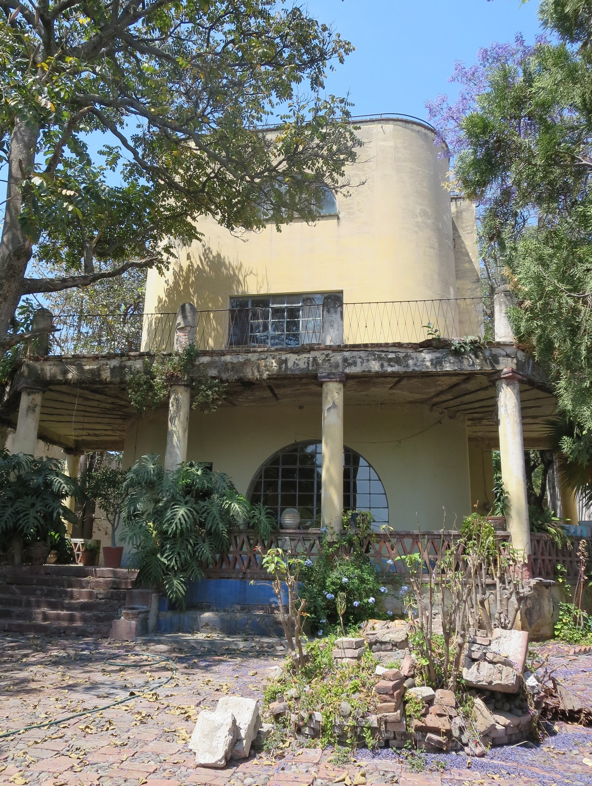 Villa Robles León. Photo: Tony Burton, 2016.